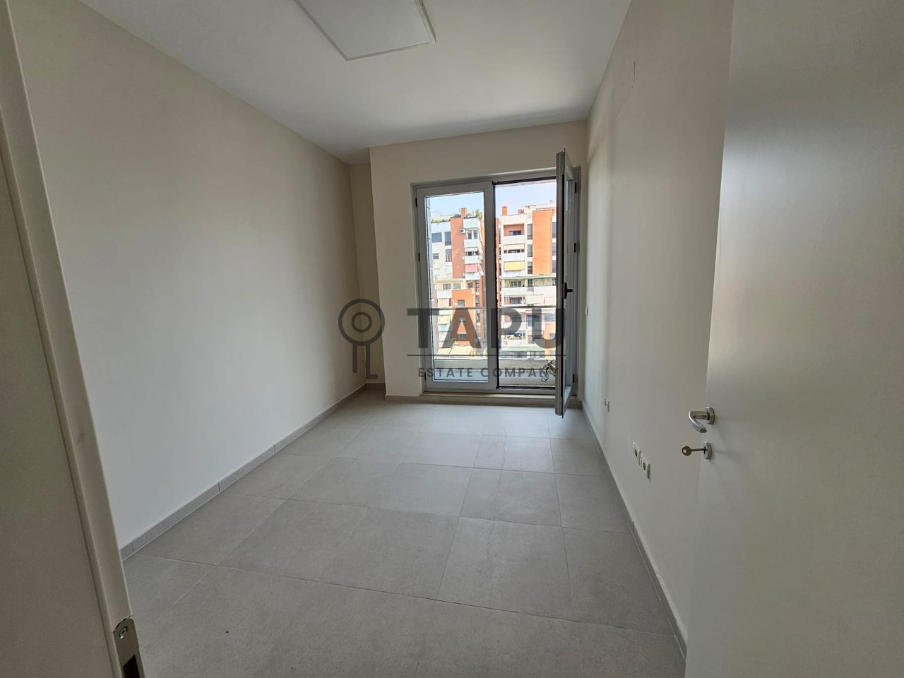 Jepet me Qira Apartament/Zyrë 2+1+2 – Qendra Komerciale Turdiu (Qendër)