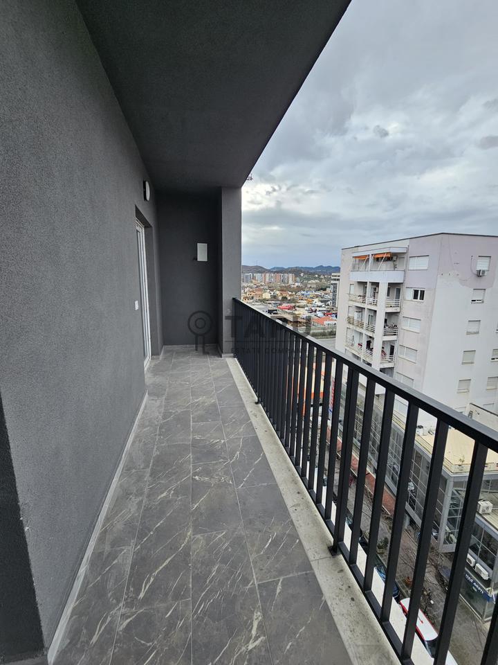 Shitet, Apartament 2+1+2, Kompleksi Tirana Entry II, Tiranë.