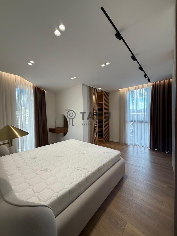 Viene dato in affitto 2+1 presso "Golden Tower" Mine Peza!