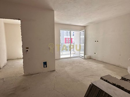 Shitet Apartament 3+1+2 tek Univers City