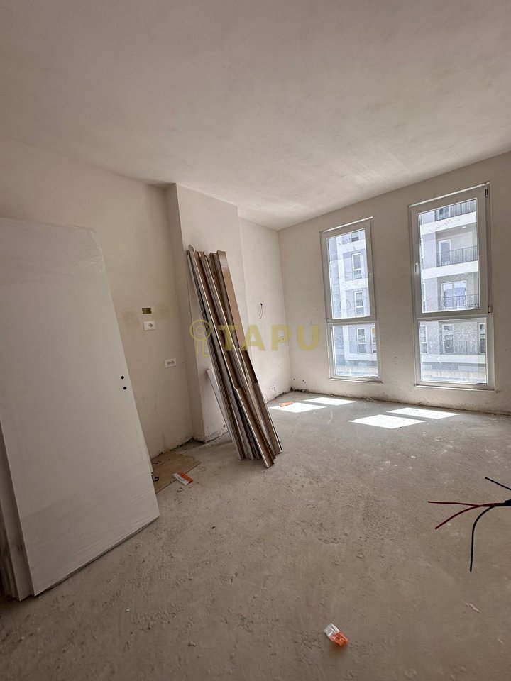 Shitet Apartament 3+1+2 tek Univers City
