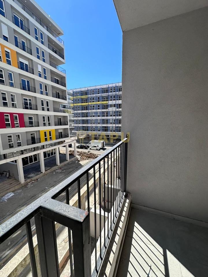 Shitet Apartament 3+1+2 tek Univers City