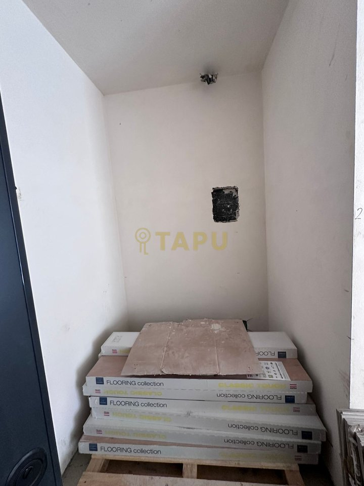 Shitet Apartament 3+1+2 tek Univers City
