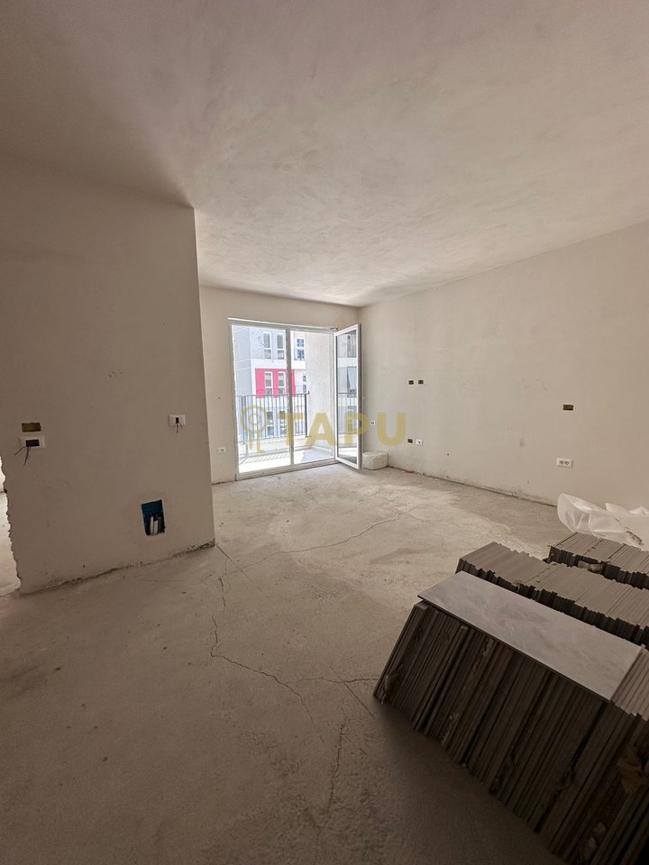 Shitet Apartament 3+1+2 tek Univers City