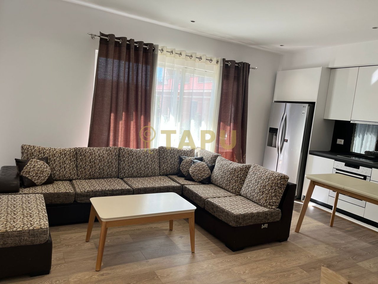 Jepet me qera apartament 1+1 në zonën e 5 Majit