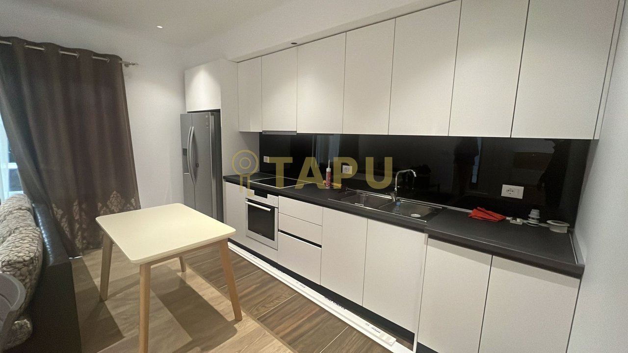 Jepet me qera apartament 1+1 në zonën e 5 Majit
