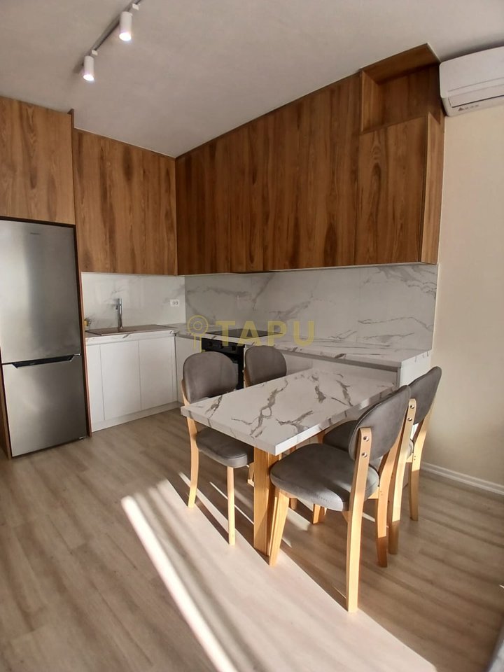 2+1 apartment for rent in Zogu i Zi!