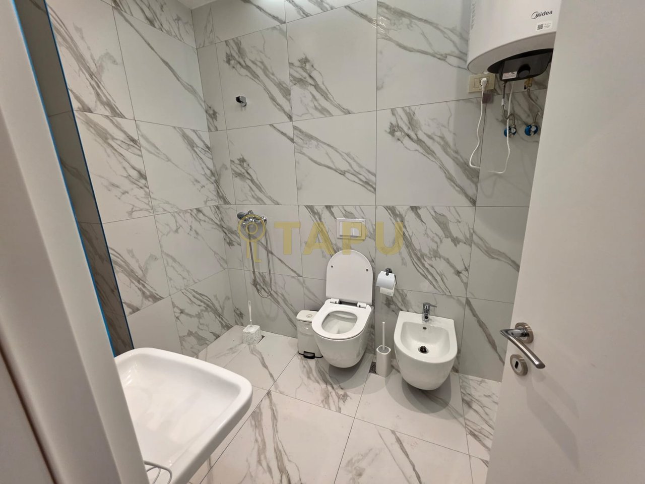 🏢 APARTMENT FOR RENT FOR OFFICES – GOLDEN TOWER, MINE PEZA