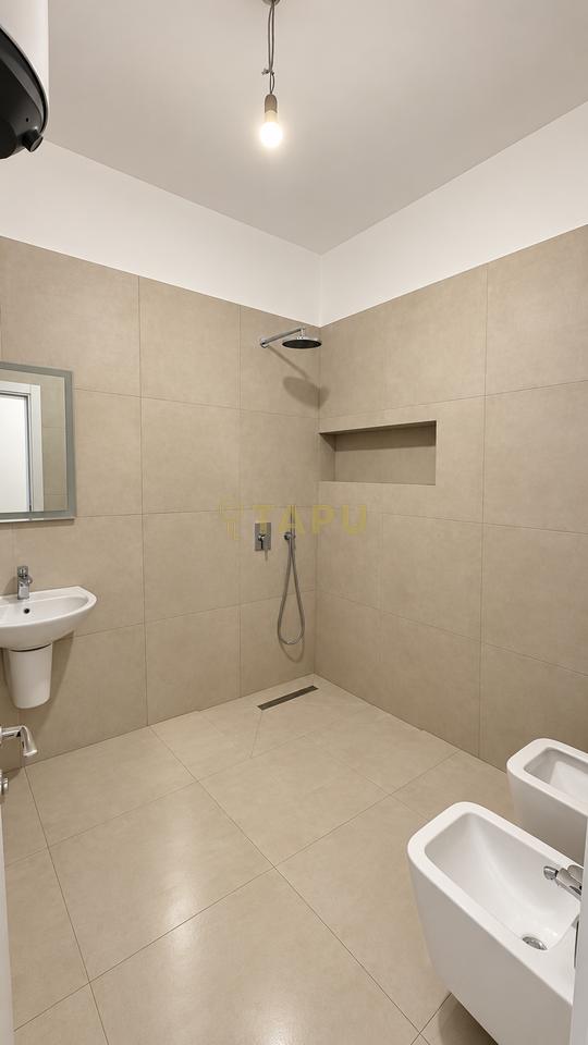 🏢 LOCALE IN AFFITTO – CENTRO, VIA DELLE BARRICATE