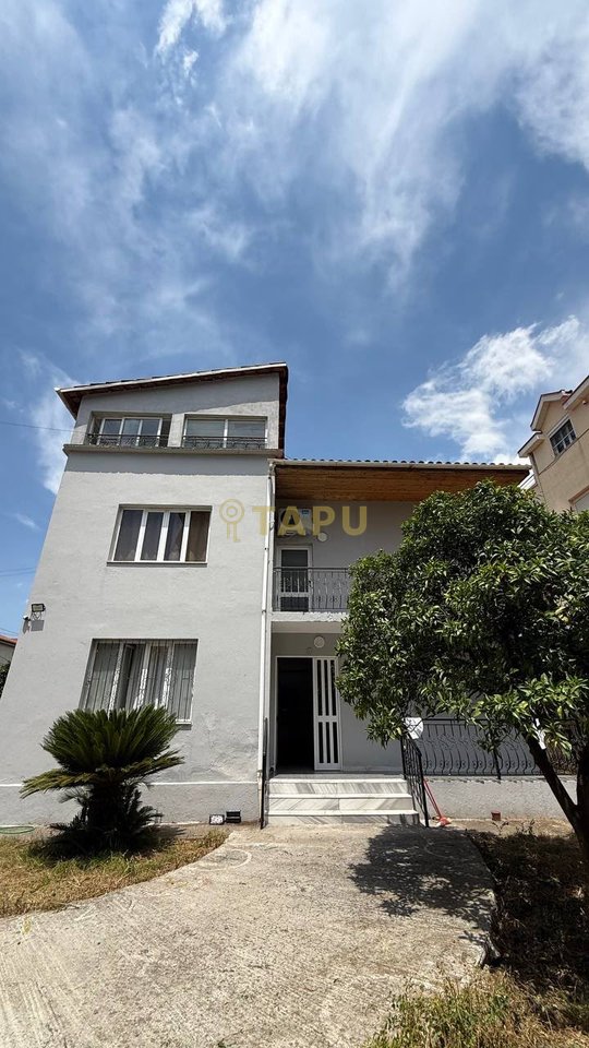 🏡 SHTËPI 2+1 ME QIRA – PRANË QSUT