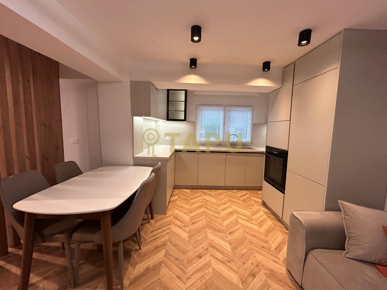 🏡 JEPET ME QIRA – SHTËPI MODERNE 2+1 ME OBORR PRIVAT mbi Tregun Elektrik
