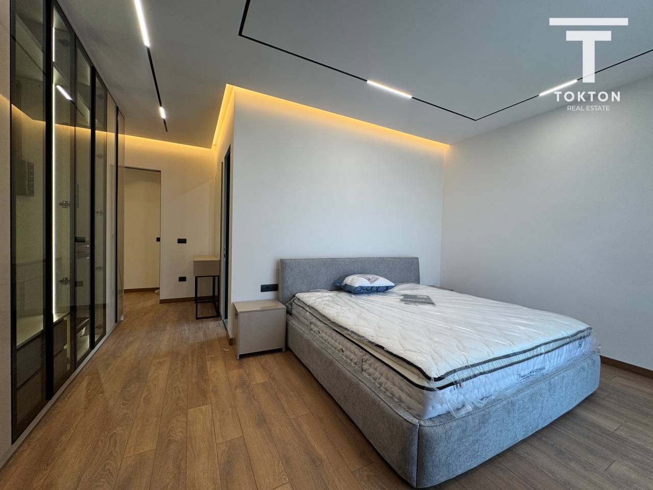 QIRA, VILË E BASHKËNGJITUR, FOREST RESIDENCE, LIQENI I THATË
