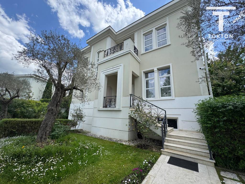 QIRA, VILË INDIVIDUALE ROLLING HILLS RESIDENCE, TEG