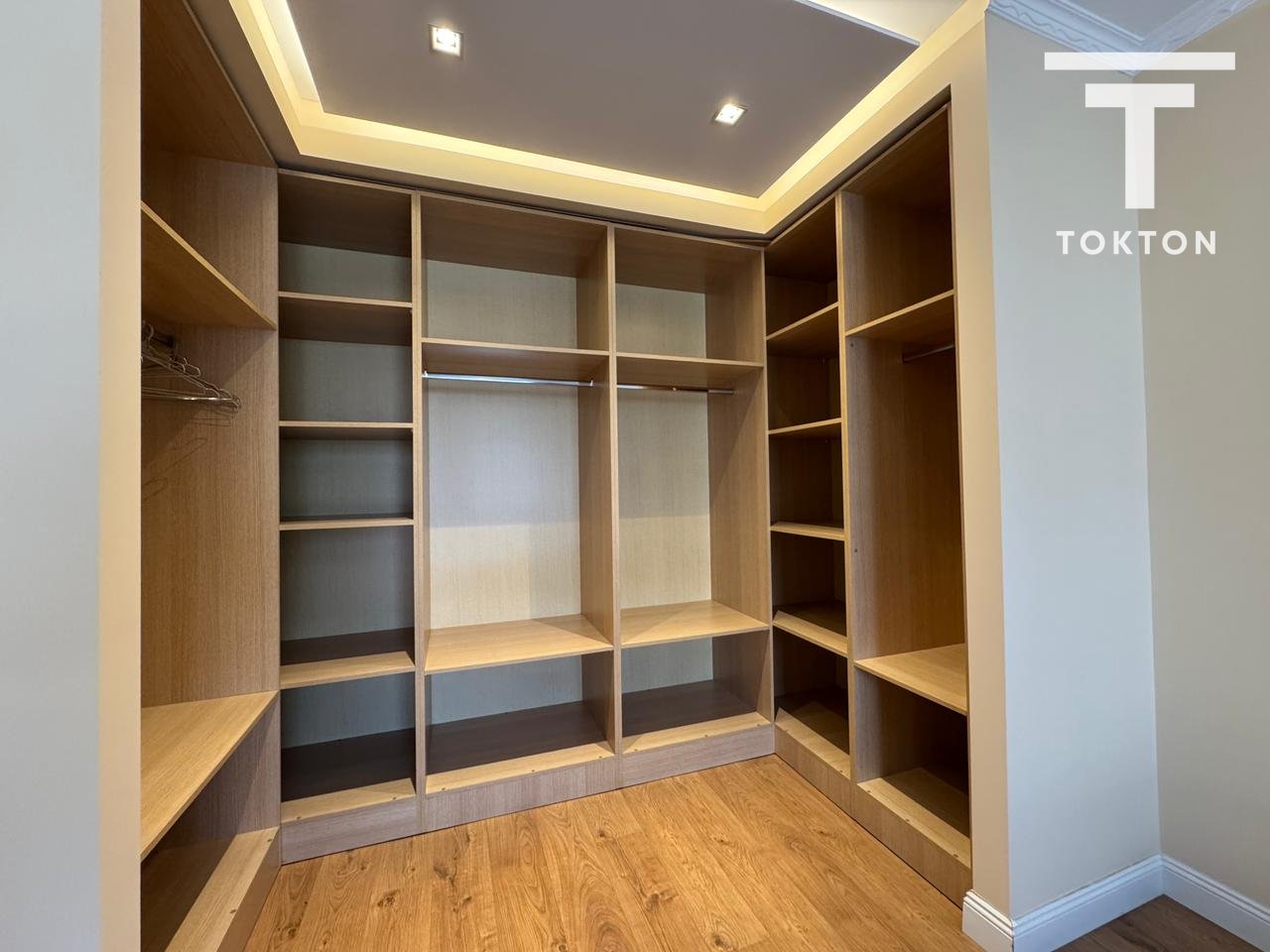 QIRA, APARTAMENT 2+1+2, PORCELAN, TIRANË