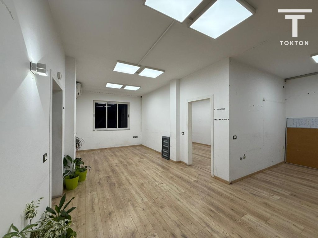 QIRA,  DUPLEX / AMBIENT PËR ZYRA, SHALLVARET, TIRANË