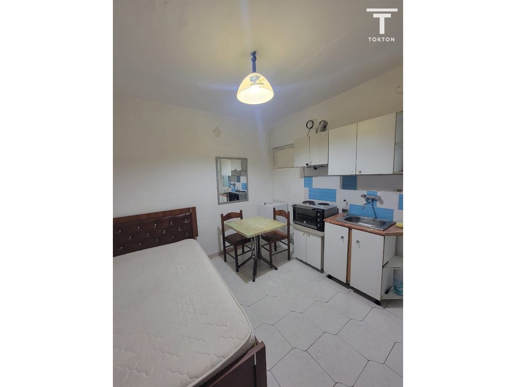 QIRA, GARSONIERE , TEK SHKOLLA "XHEMZI DELLI" , TIRANE