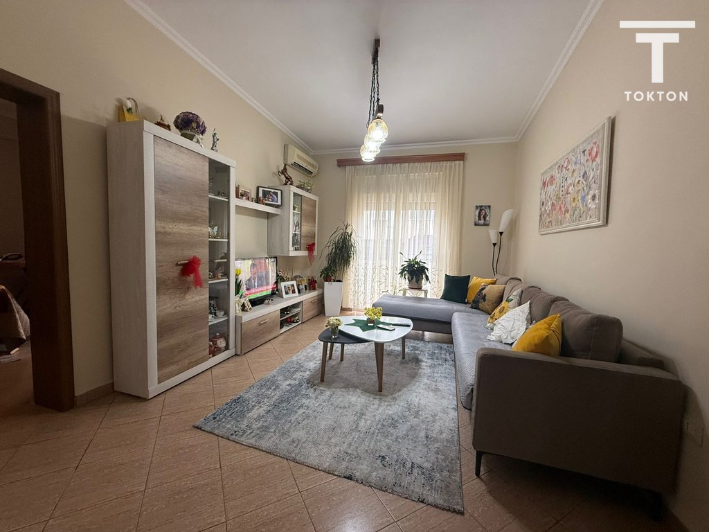 SHITET, APARTAMENT 3+1, LIBRI UNIVERSITAR, TIRANË