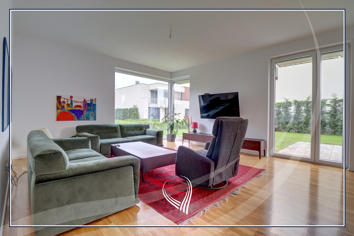 Shtëpi me 5 dhoma gjumi në shitje në lagjen Qershia- Tipi D4