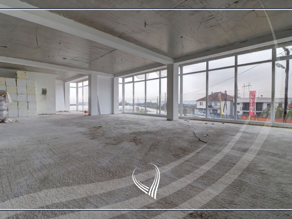 Objekt 840m2 me qira në Prugoc6