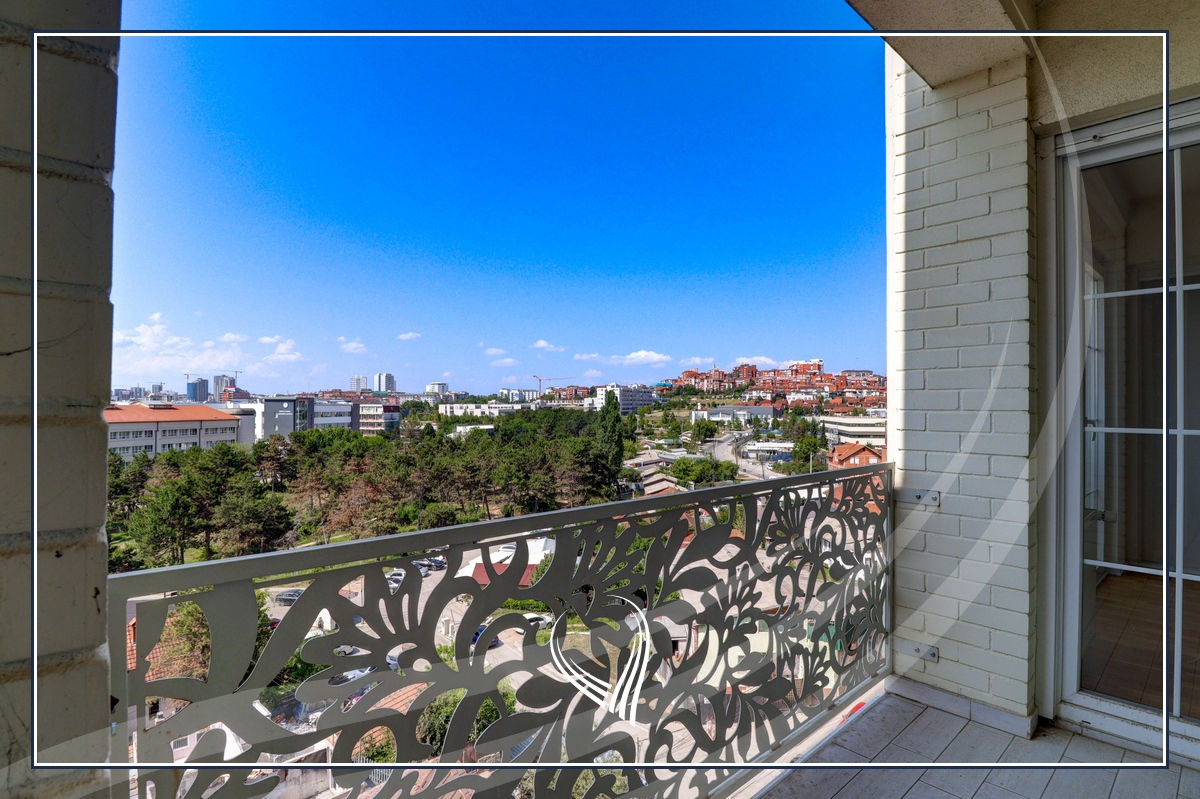 Duplex Penthouse me 4 dhoma gjumi në shitje në lagjen Mati 111