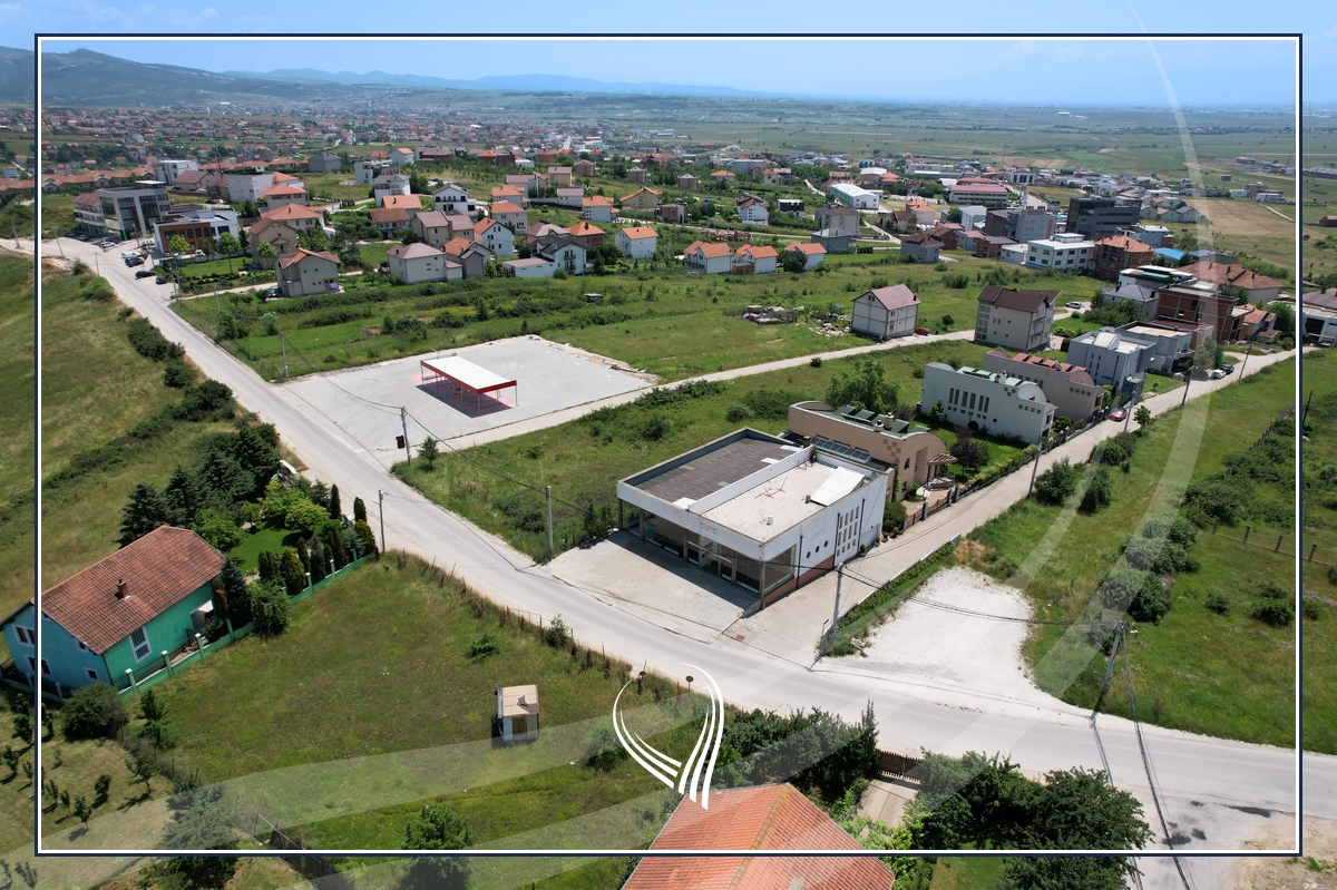 Business building 601.35m2 for sale in Veternik11