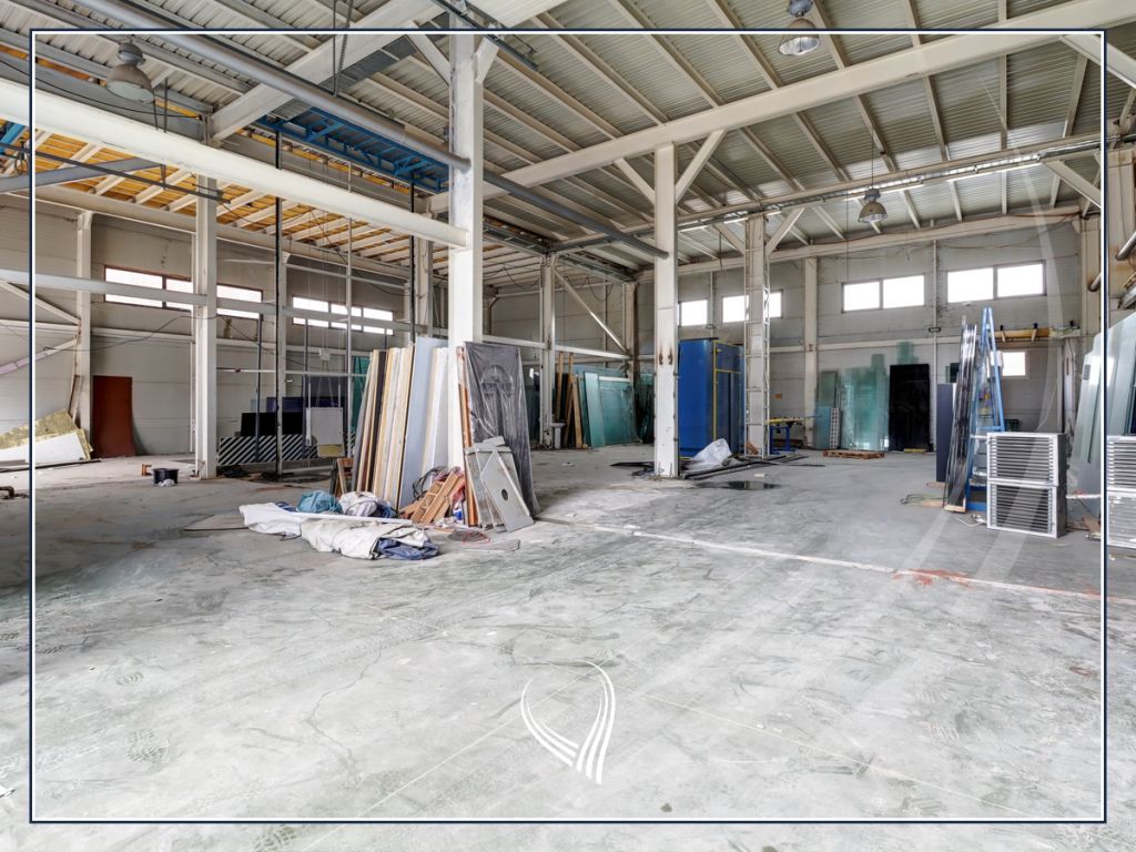 Objekt afarist 2350m2 me qira në lagjen Matiqan1