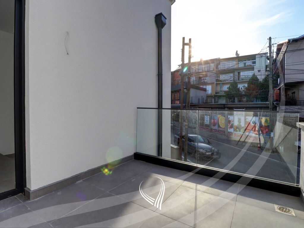 Zyre 340m2  me qira në lagjen Arbëria - Dragodan26