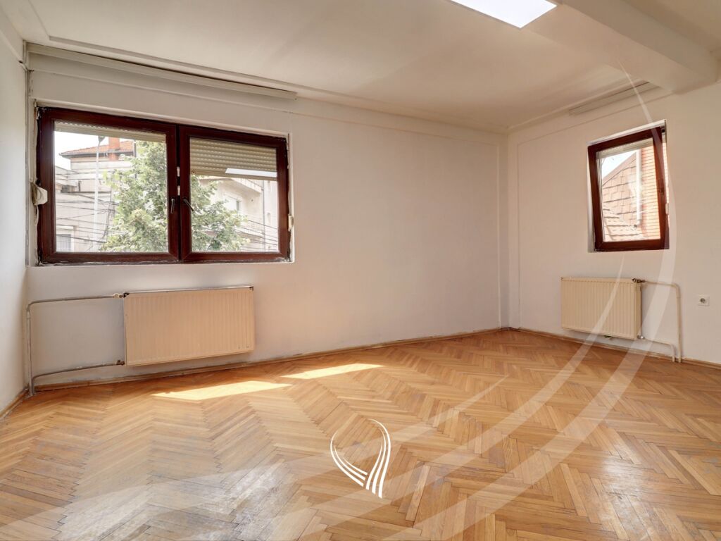Zyre me 8 dhoma pune me qira në lagjen Aktash5