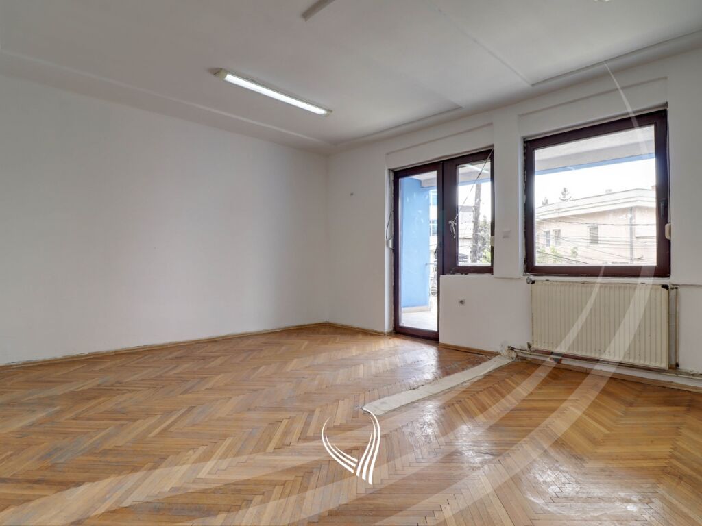 Zyre me 8 dhoma pune me qira në lagjen Aktash6