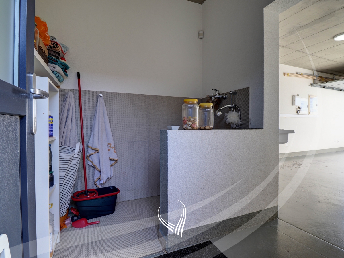 Shtëpi 380m2 me qira në lagjen Hajvalia24