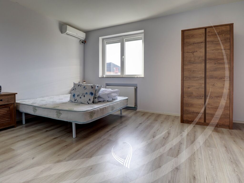 Penthouse 245.01m2 në shitje në lagjen Emshir- EXDC7