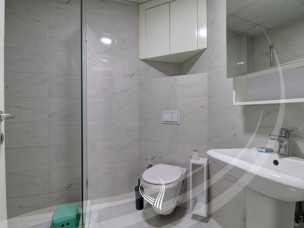 Banesë me 3 dhoma gjumi me qira në lagjen Lakrishtë - Tregtia12