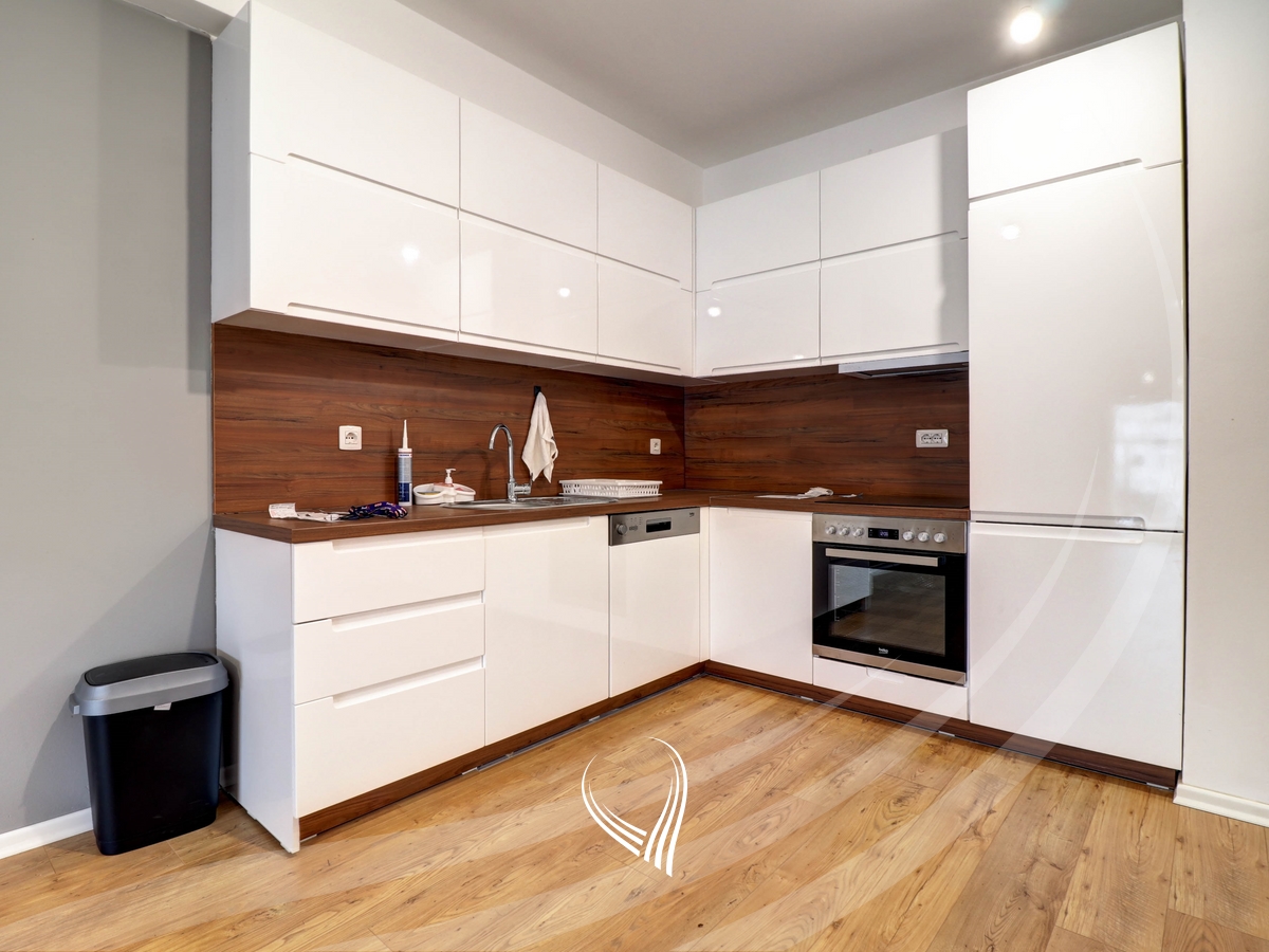 Zyre me 3 dhoma pune me qira në lagjen Lakrishtë – Prime Group4