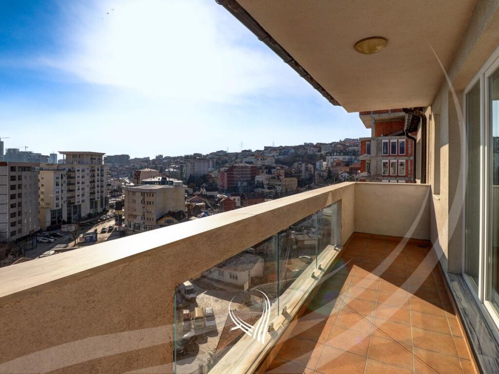 Zyre 130m2 me qira në lagjen Tophane8