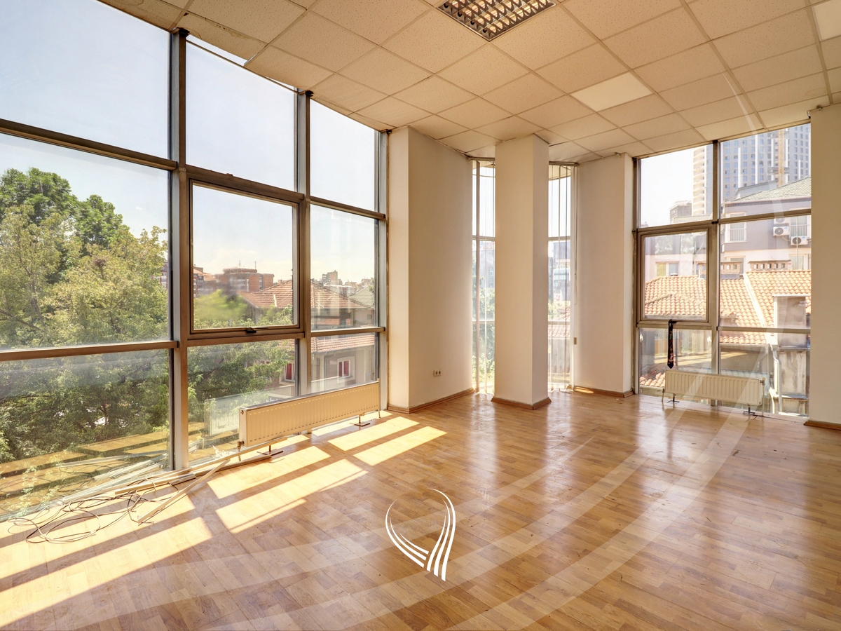 Objekt afarist 1500m2 me qira në lagjen Pejton7