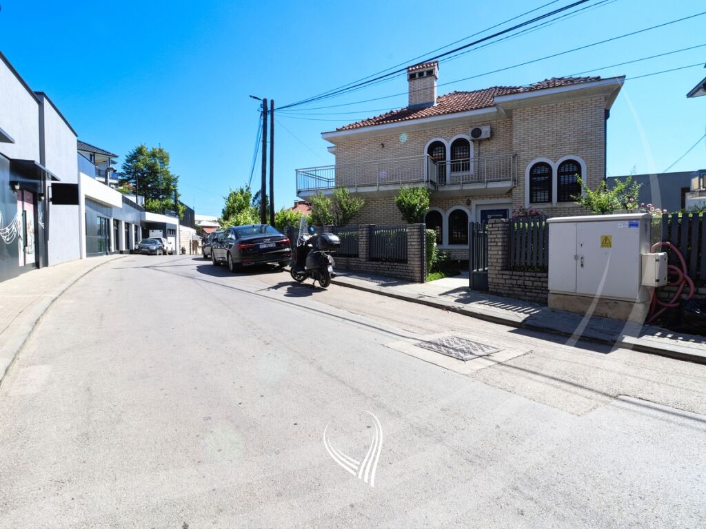 Zyre 446m2 me qira në lagjen Arbëria - Dragodan17
