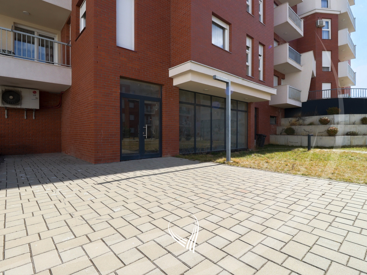 Lokal 316m2 në shitje në lagjen Kalabria – Emshir7