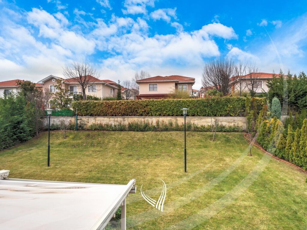 5 bedroom house for rent in International Village - International Village12