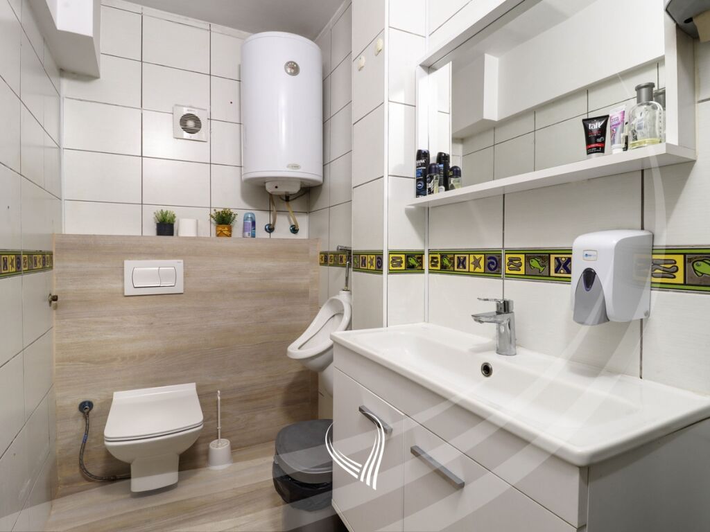 Zyre me 4 dhoma pune me qira në lagjen Ulpiana10