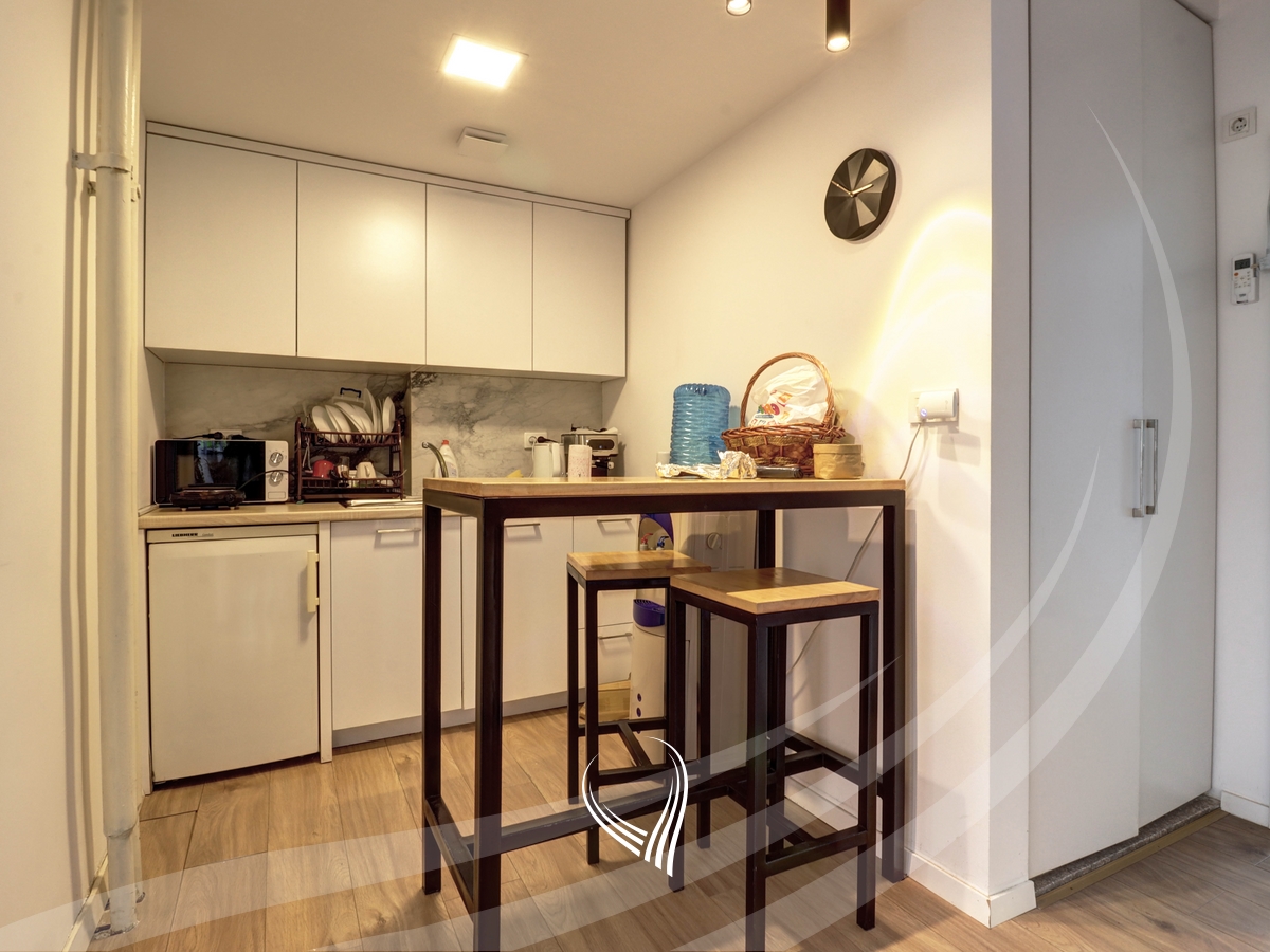 Zyre me 4 dhoma pune me qira në lagjen Ulpiana9