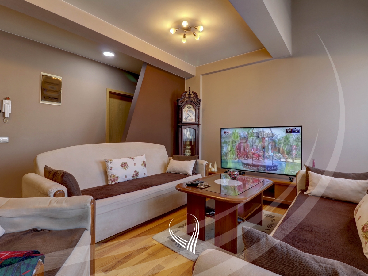 Penthouse me 3 dhoma gjumi në shitje në lagjen Dodona1