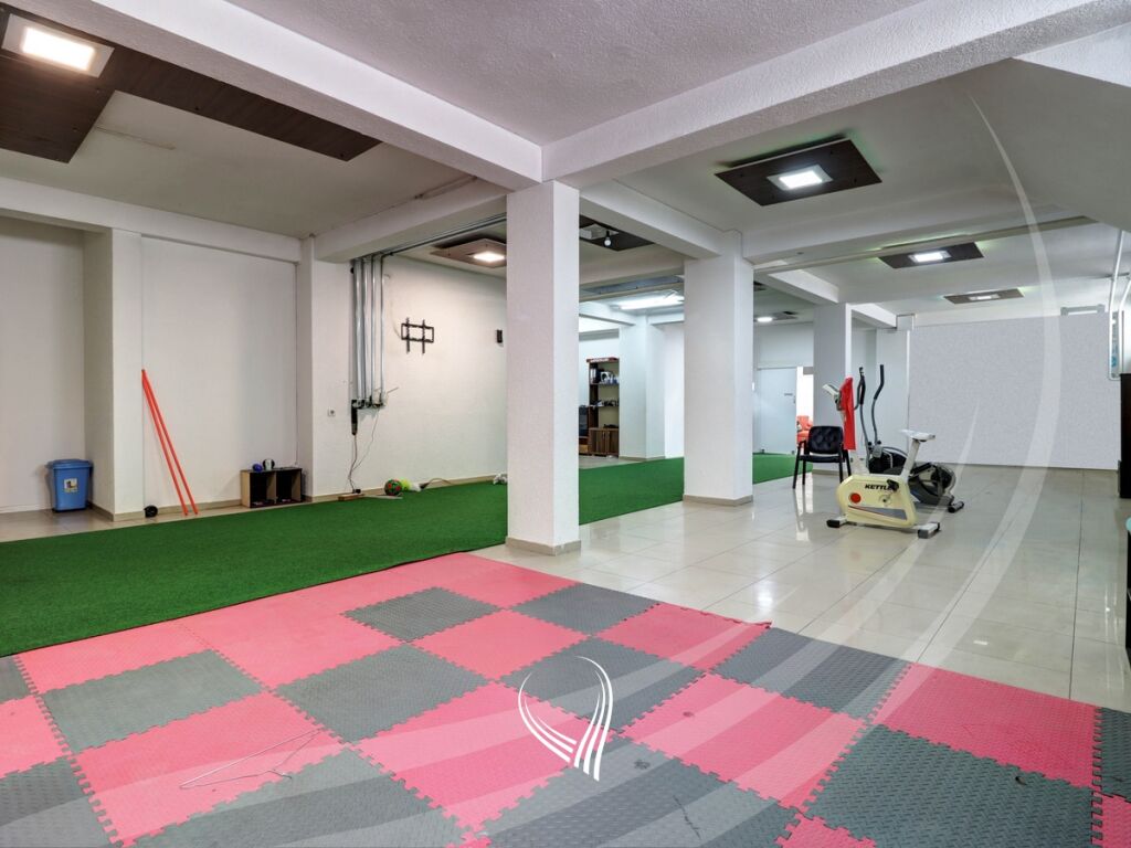 300m2 premises for rent in the neighborhood of Muhaxhere3