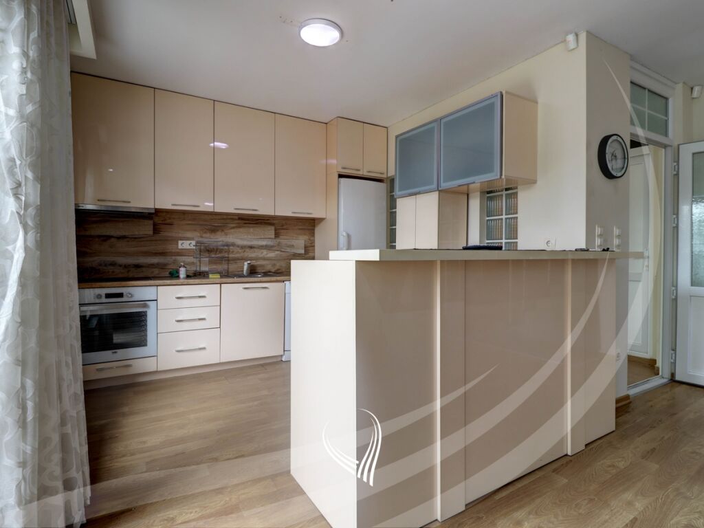 5 bedroom house for rent in Calabria-Emshir neighborhood4