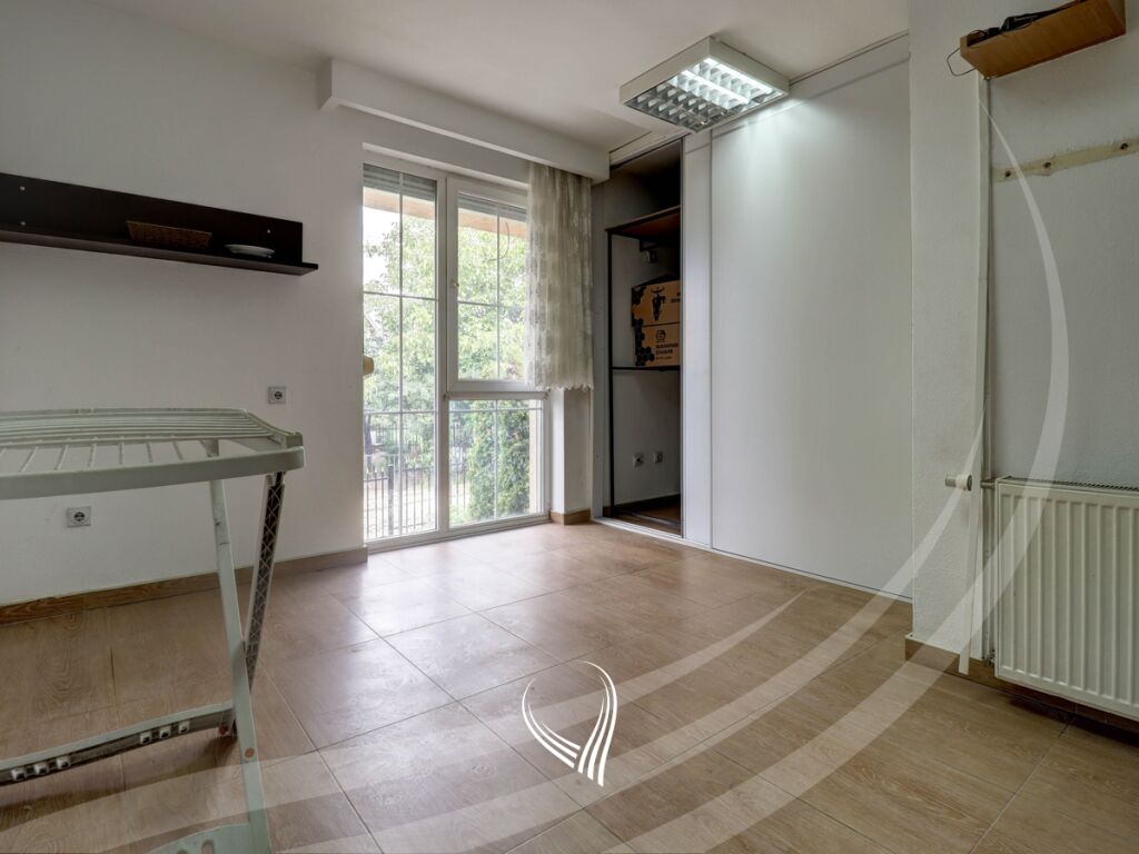 5 bedroom house for rent in Calabria-Emshir neighborhood9