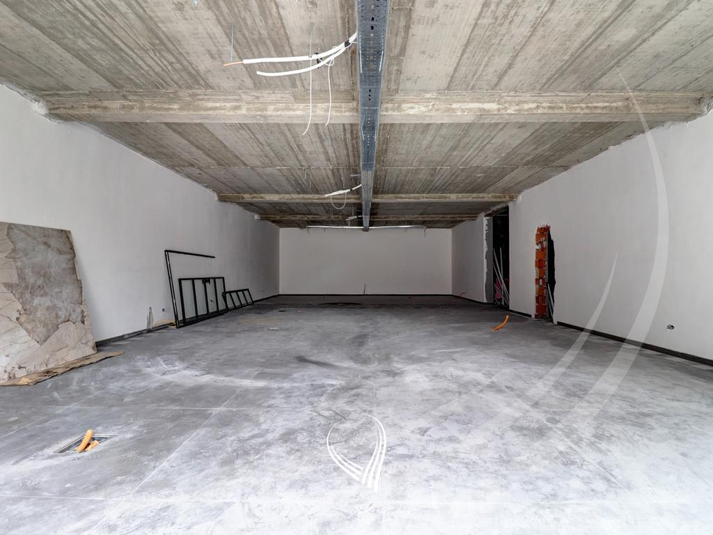 169m2 commercial space for rent in the Arbëria – Dragodan neighborhood