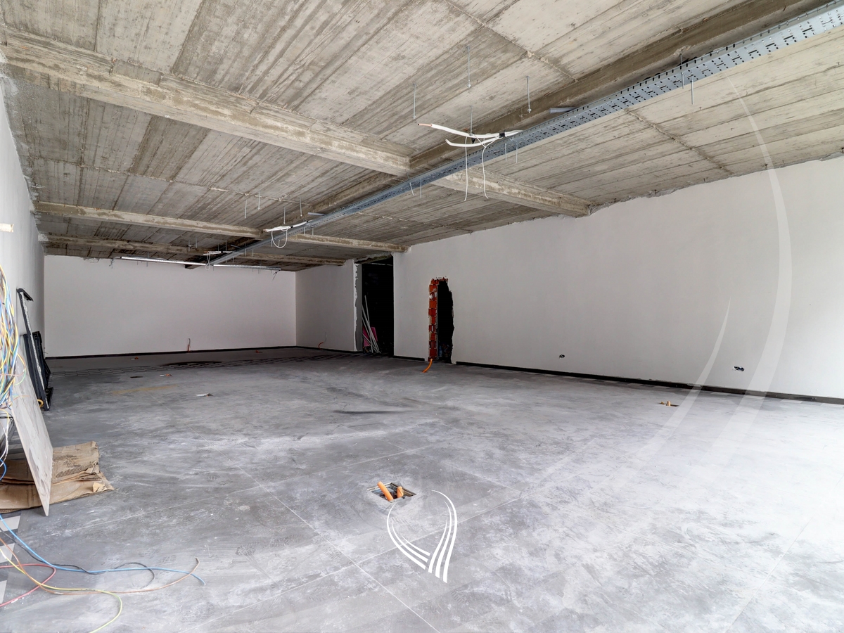 169m2 commercial space for rent in the Arbëria – Dragodan neighborhood1