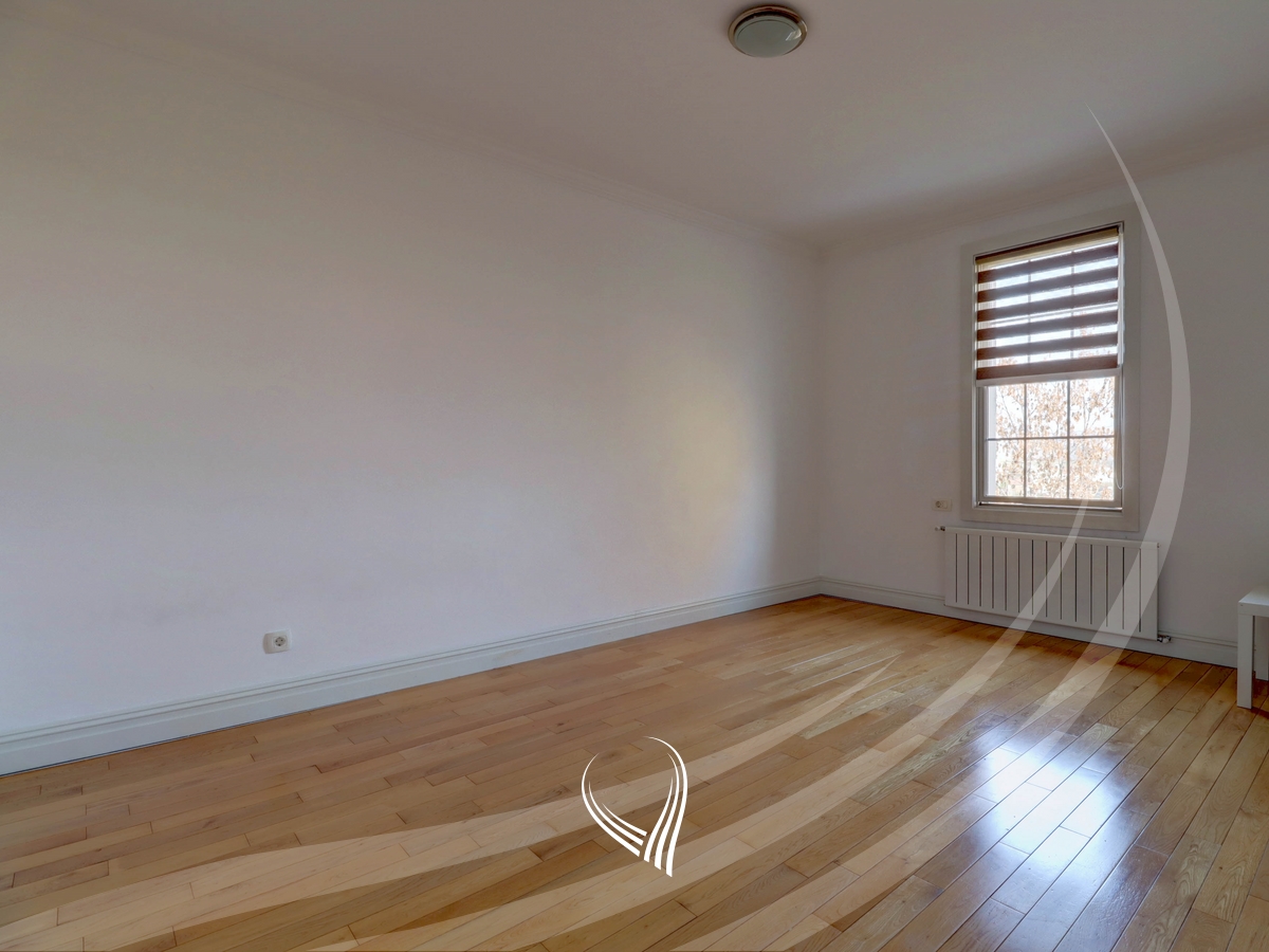 5 bedroom house for rent in International Village9