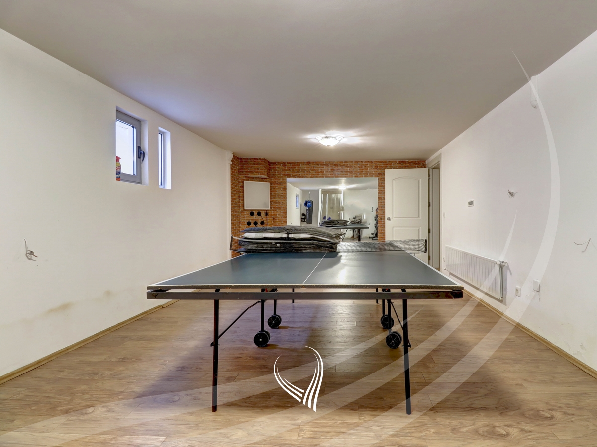 5 bedroom house for rent in International Village13