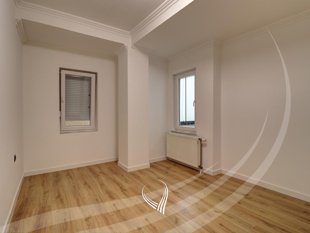 Office with 2 work rooms for rent in Qafa neighborhood2
