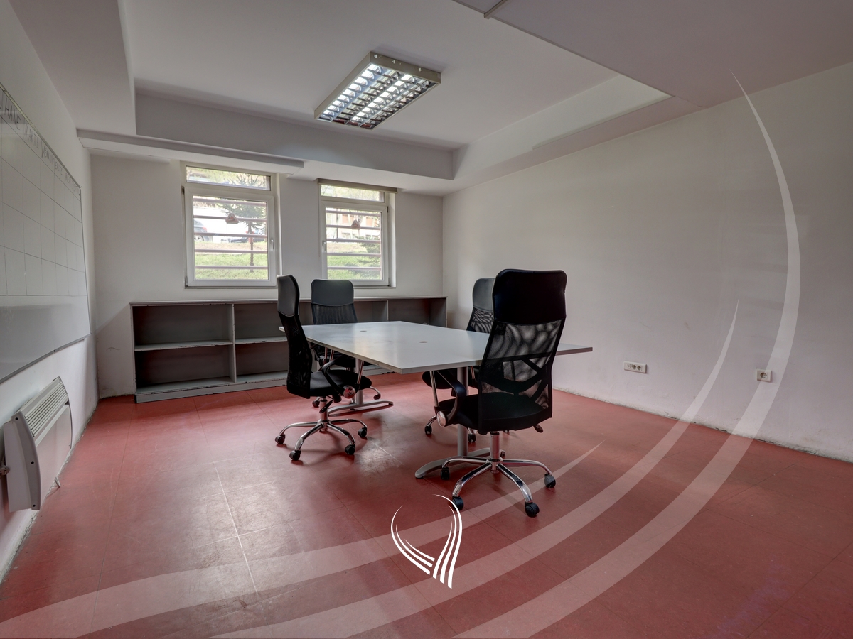 Office with 5 working rooms for rent in the Center0